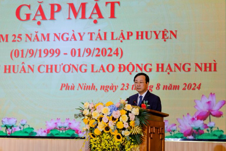 Huyện Phù Ninh tổ chức gặp mặt kỷ niệm 25 năm ngày tái lập huyện (01/9/1999 – 01/9/2024) và đón nhận Huân chương Lao động hạng Nhì